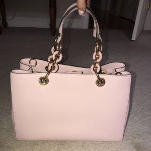Light pink Michael Kors large satchel. Never used.